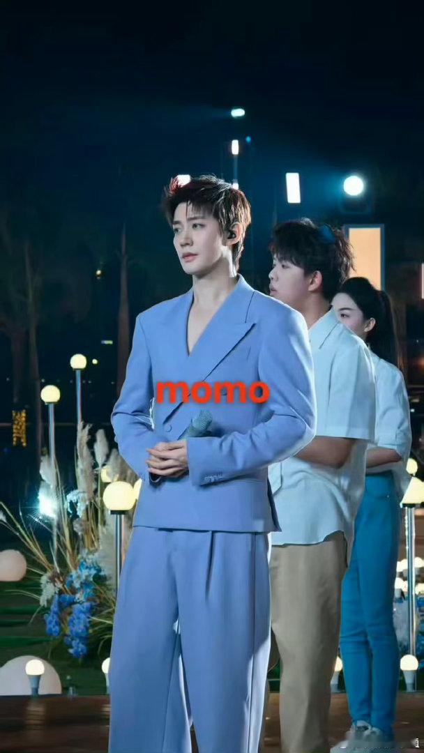 邓为央视五四晚会录制现场，生图状态好顶～ 