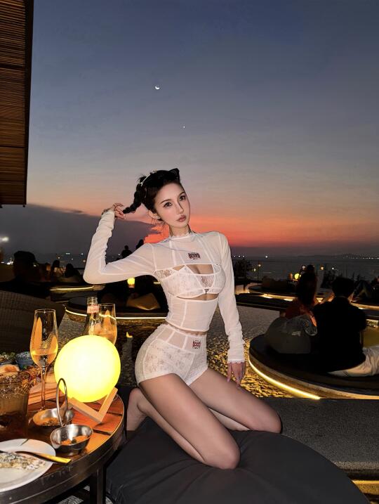 ♥𝓈𝑜𝓂𝑒𝓉𝒽𝒾𝓃𝑔🧡Overthemoon芭提雅𓆝