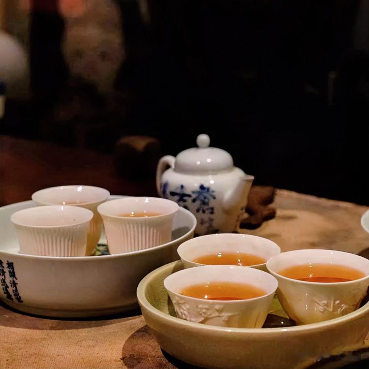 喝茶,喝到的是什么?

习茶日久，便懂得一个道理：手法有规矩，心却不能被困住。