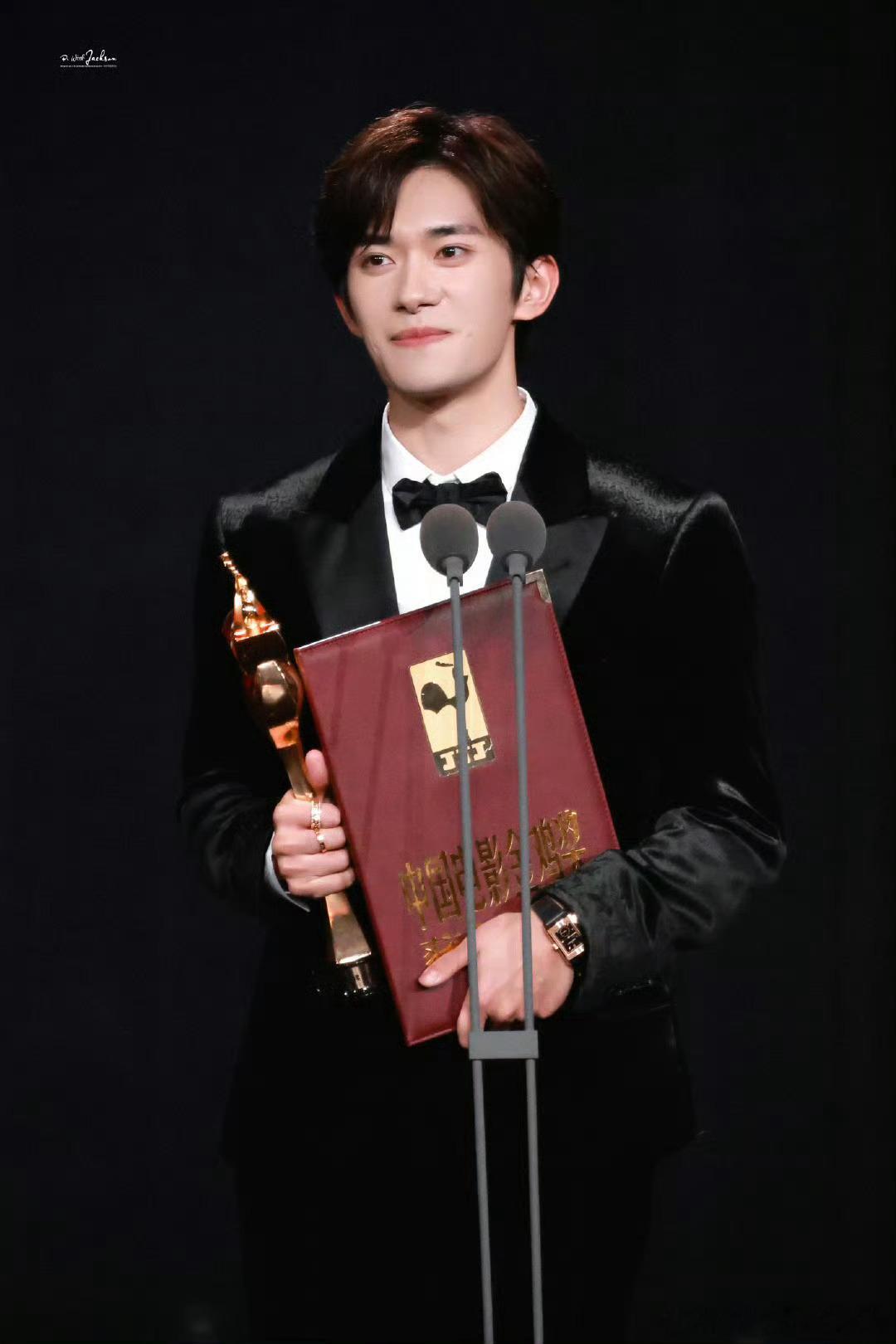 第38届中国电影金鸡奖最佳男主角： 《小小的我》饰演刘春和 恭喜四字弟弟，你值得