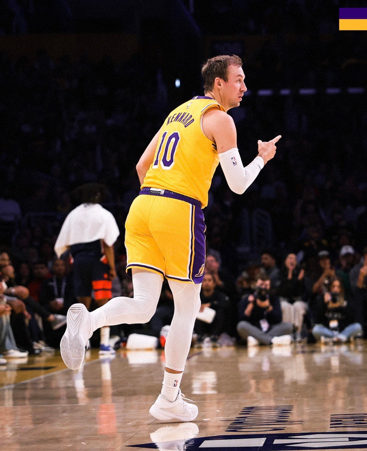 文森特最大的贡献就是换肯纳德！23分钟19分，三分5投4中。 