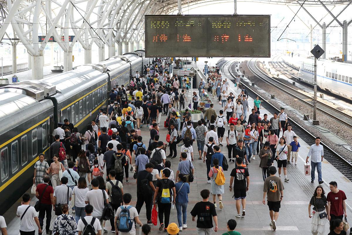 2025年中国人口净流出最多的十大城市（以户籍与常住差额计）
 
1. 河南周口