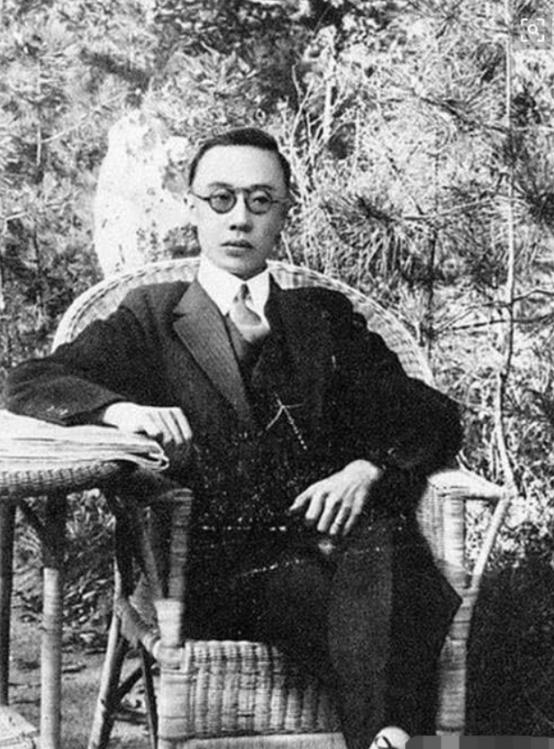 1956年，李玉琴到看守所探望溥仪，管理员考虑到两人14年没同房，破例让她留宿一