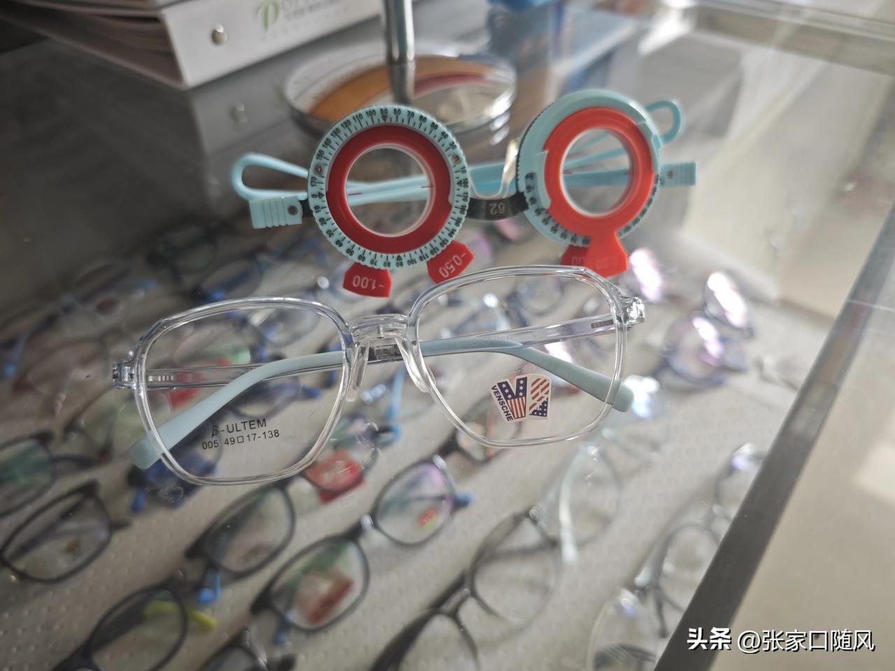 一副眼镜，去了我⅓的工资。吃饭买的肯德基又花一百块，今天有不好的预感，估计还得有