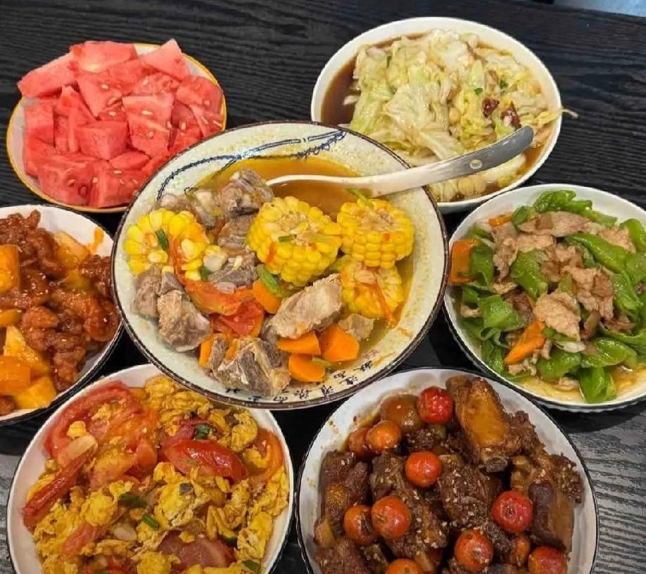 就因为我多拍了亲闺女屁股两下，小姑子当场放话让我哥跟我离婚，说我根本配不上他！听