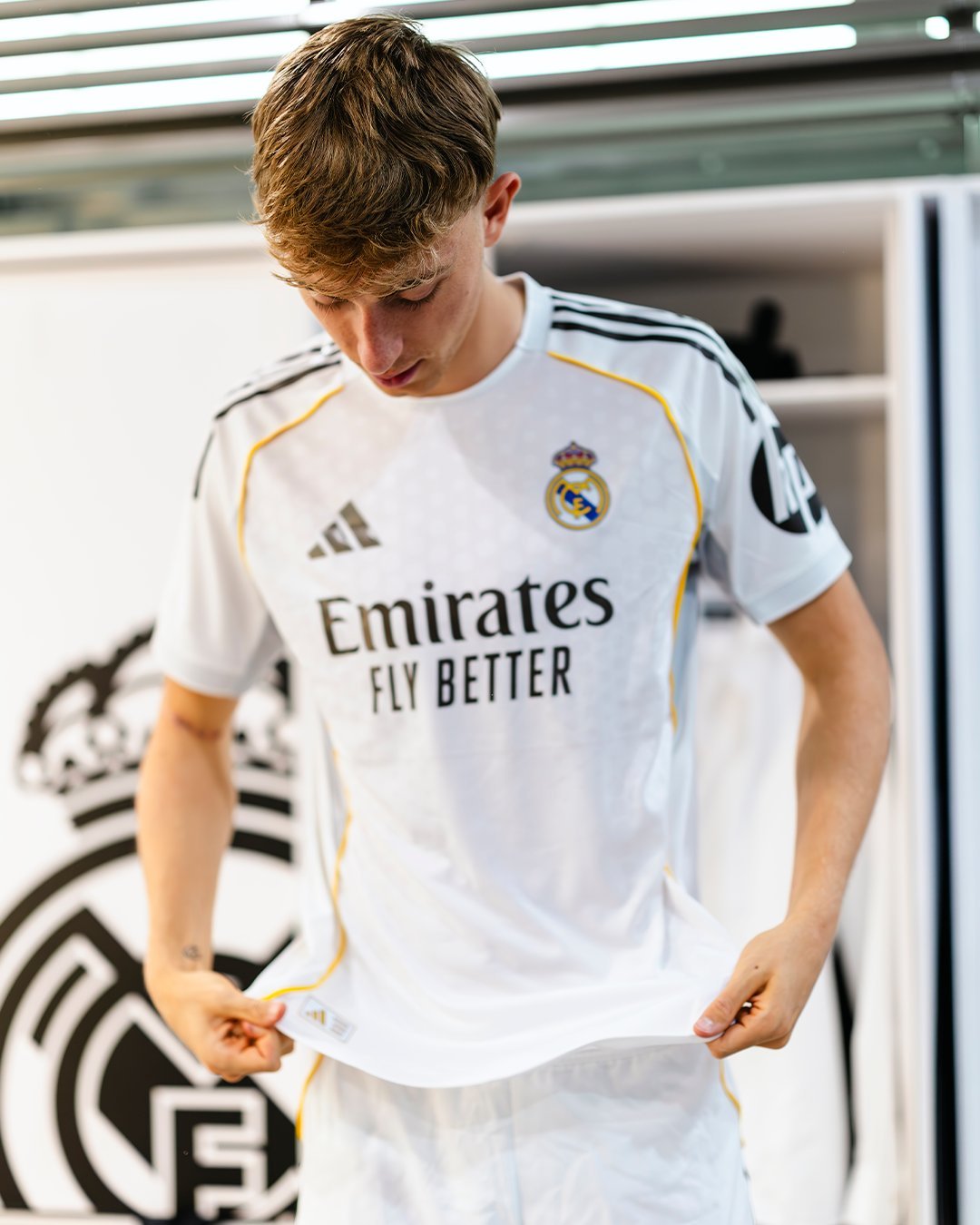 皇马官方：🤍当你第一次穿上它时… 👕halamadrid ​​​