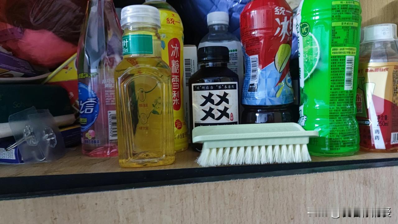 工厂发的下午茶，差距可真是大到离谱！广东金河东莞怡亿眼镜有限公司，之前发半块月饼