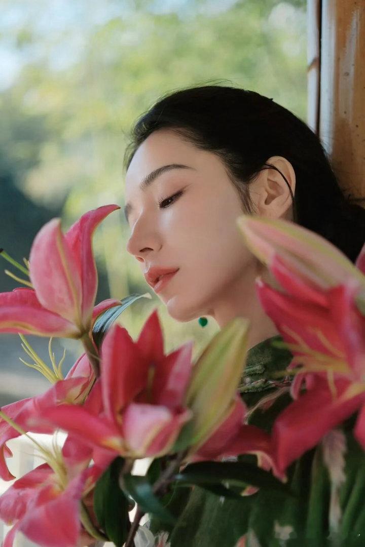 代斯叫何宣林妈咪何宣林被粉丝叫“妈咪”不适应，代斯就叫“妈咪”帮助何宣林适应，两