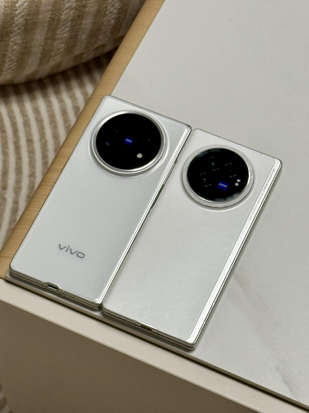 vivo X Fold3换Fold5。

Fold5从首发到现在是我对象在用，她