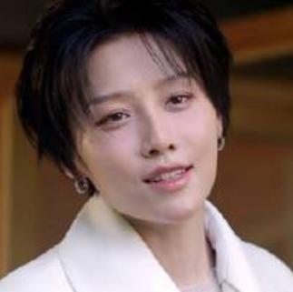 在2026年中央广播电视总台端午特别节目《百舸争流颂端阳》中，刘雨昕独唱了歌曲《