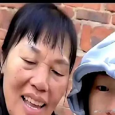 全进华在直播间回应质疑：“你羡慕吗？我妹都没说什么！”
他每天中午吃完饭就坐到镜