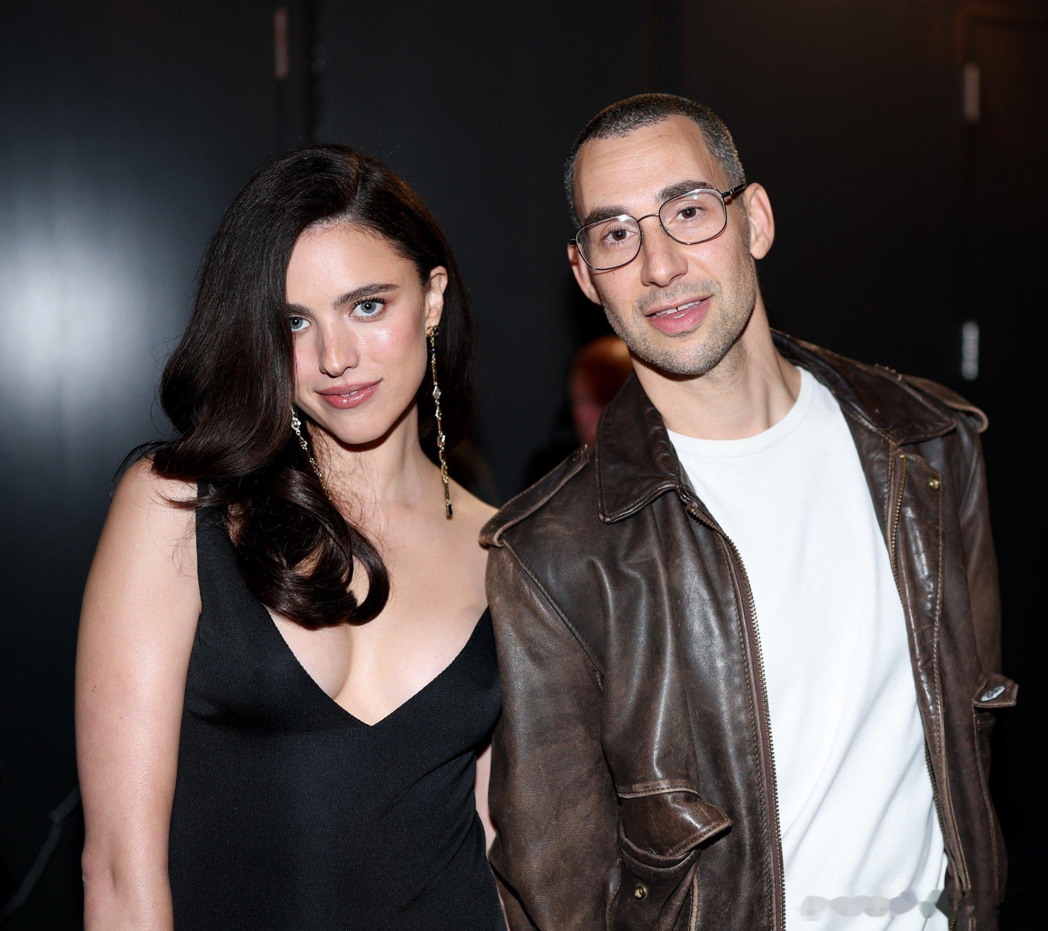 2026年格莱美颁奖典礼上的玛格丽特·库里和她的老公杰克·安东诺夫 