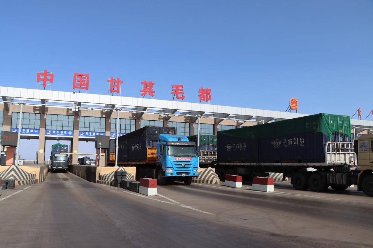 部分蒙古国网友放狠话拿稀土运输要挟中国，扬言要请美军入驻施压！这种想法到底有多脱