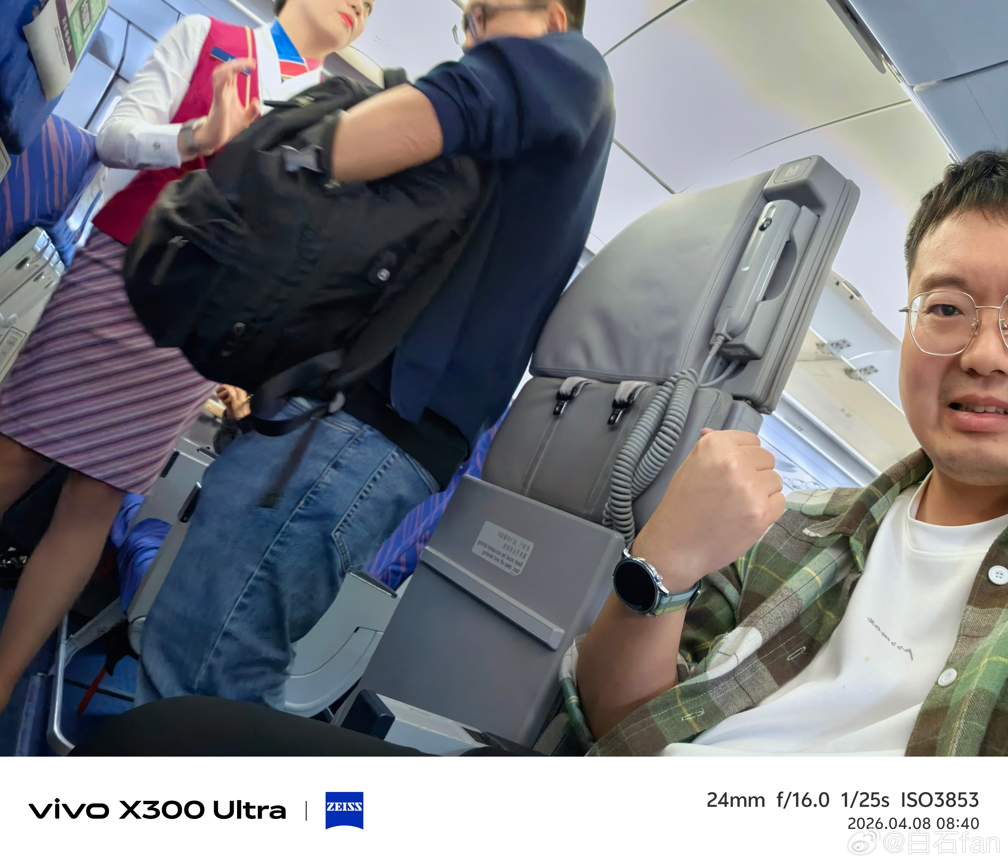 这次没有坐空姐对面坐旁边了这个机型的位置还蛮紧凑的😂出发广州 成都·成都双流国