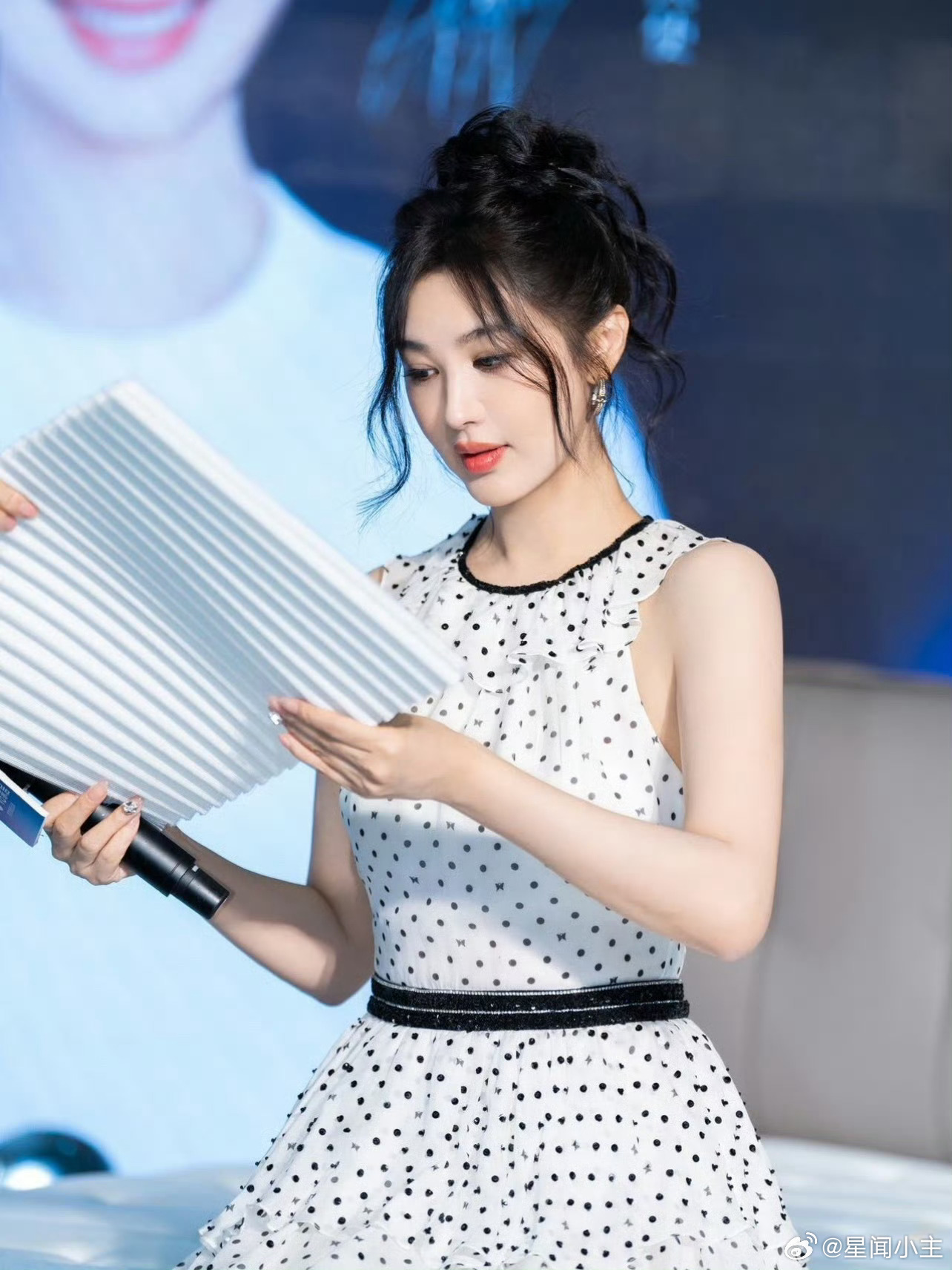 差点没认出来李菲儿，这就是大众脸吗？ ​​​