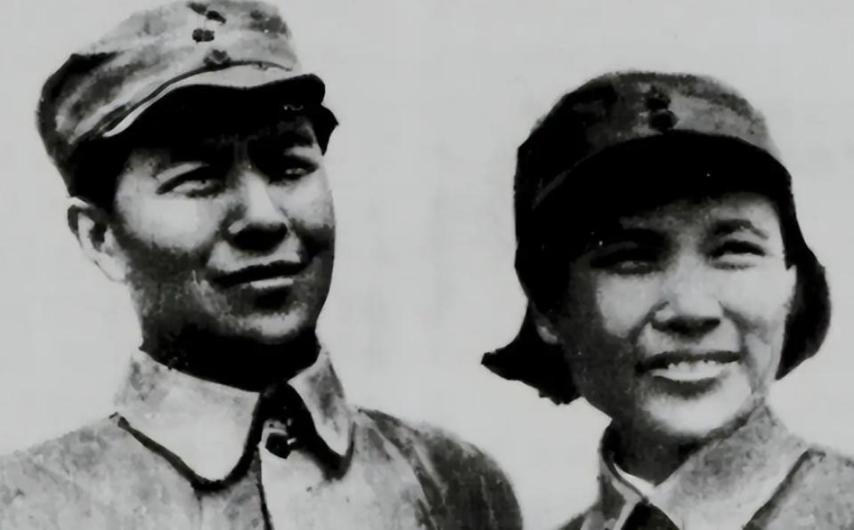 伍道清：她在井冈山嫁给了一个连长，25年后才知道他成了开国上将。
 
1954年