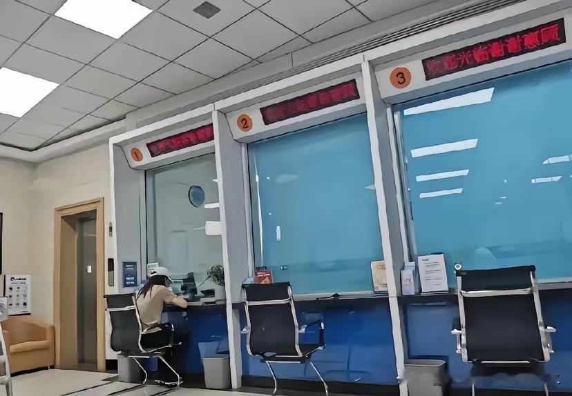 双休不是已经实行三十多年了吗？怎么还在提落实双休？ 骂谁呢？
