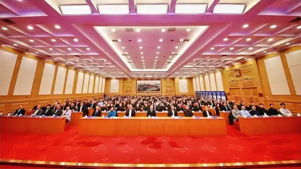 11月26日，由住房和城乡建设部标准定额研究所主办，首届工程标准高质量发展论坛在