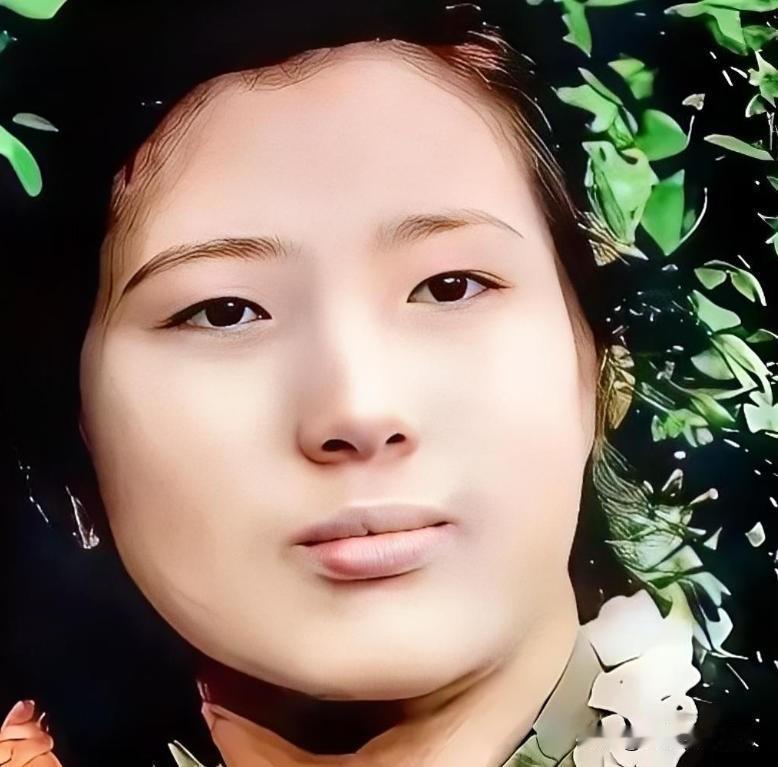 1955年，武汉女大学生吴明珠，放弃了城里的工作，趁父母不注意，连夜逃往新疆，父