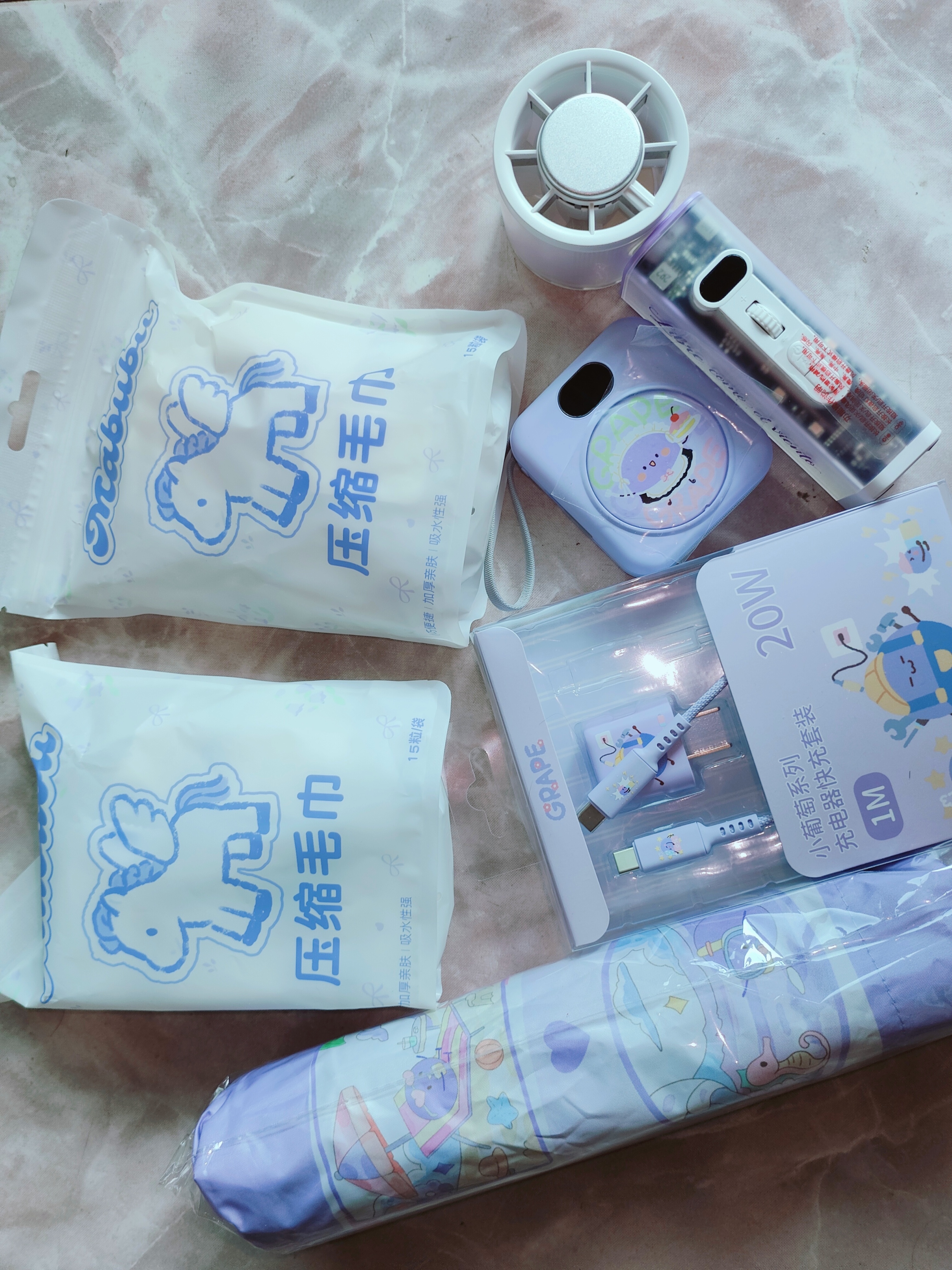 马嘉祺后援会周边真的好可爱！！越看越喜欢~期待白杨学长，期待《我们生活在南京》?