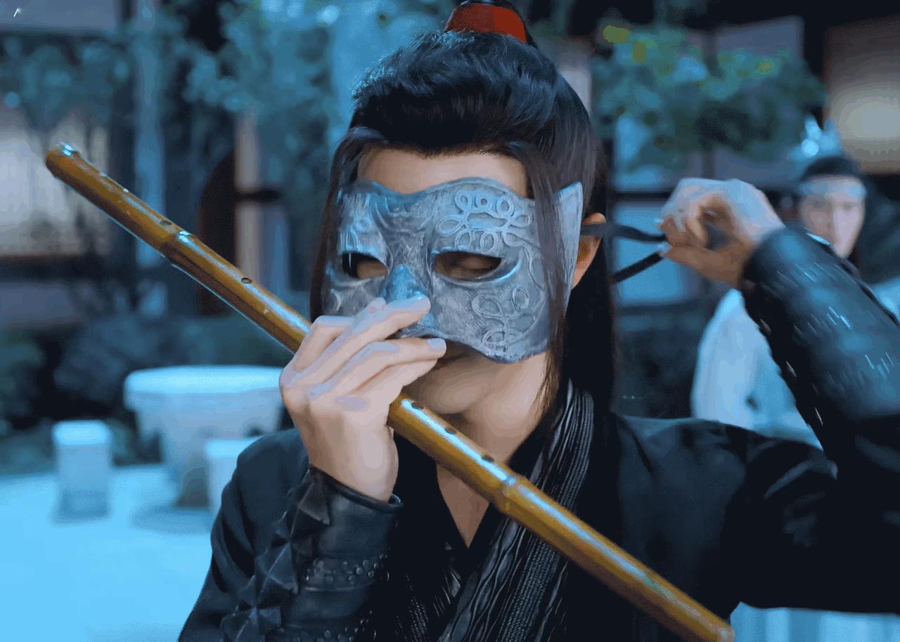 小时候看古装剧  ，男摘面具女揭面纱 ，是最喜欢看的情节，那些古装男演员的摘面具