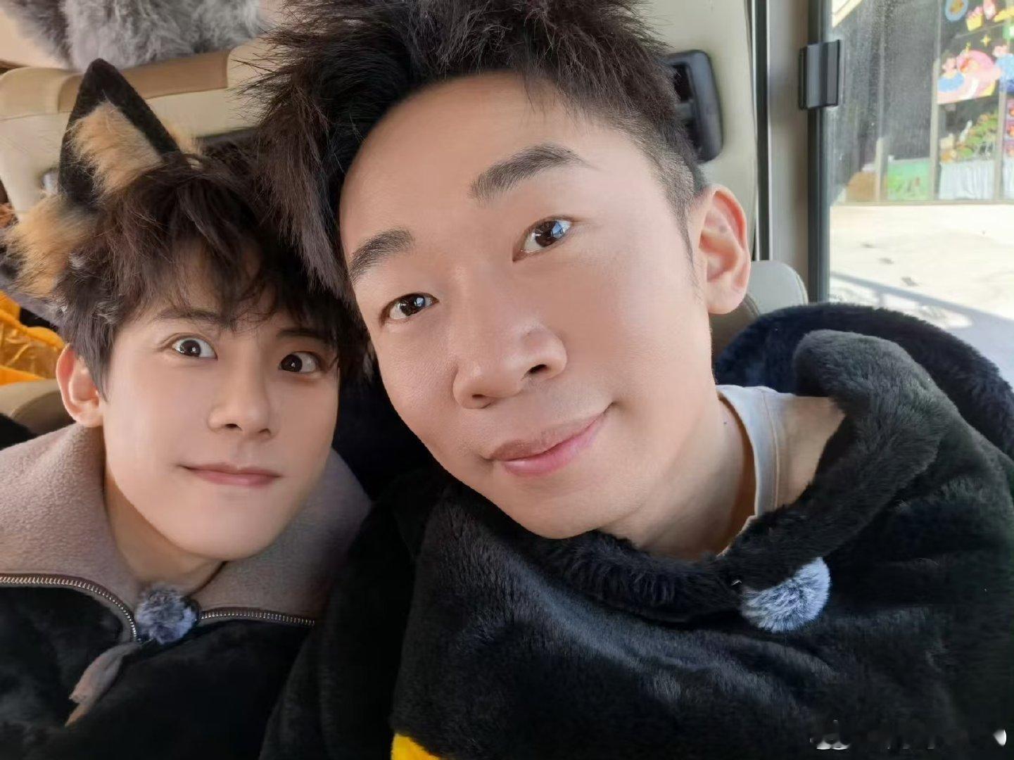 周奇下班一拖四战绩可查周五晚高疯周奇下班一拖四真的太靠谱！化身逃生小能手，巧妙避