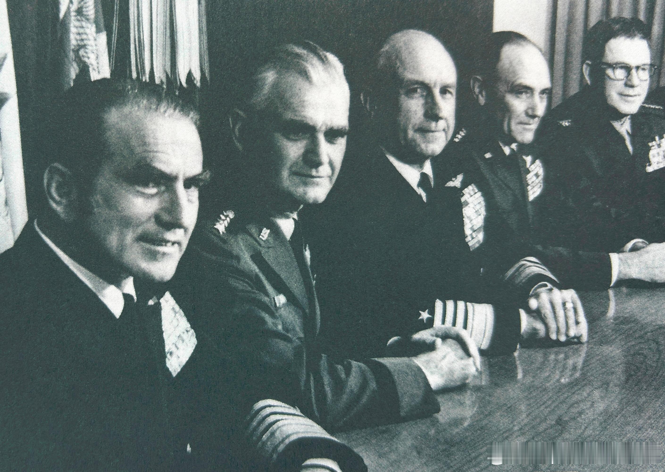 1972年1月5日美国参谋长联席会议在华盛顿召开会议。左起海军作战部长Elmo 