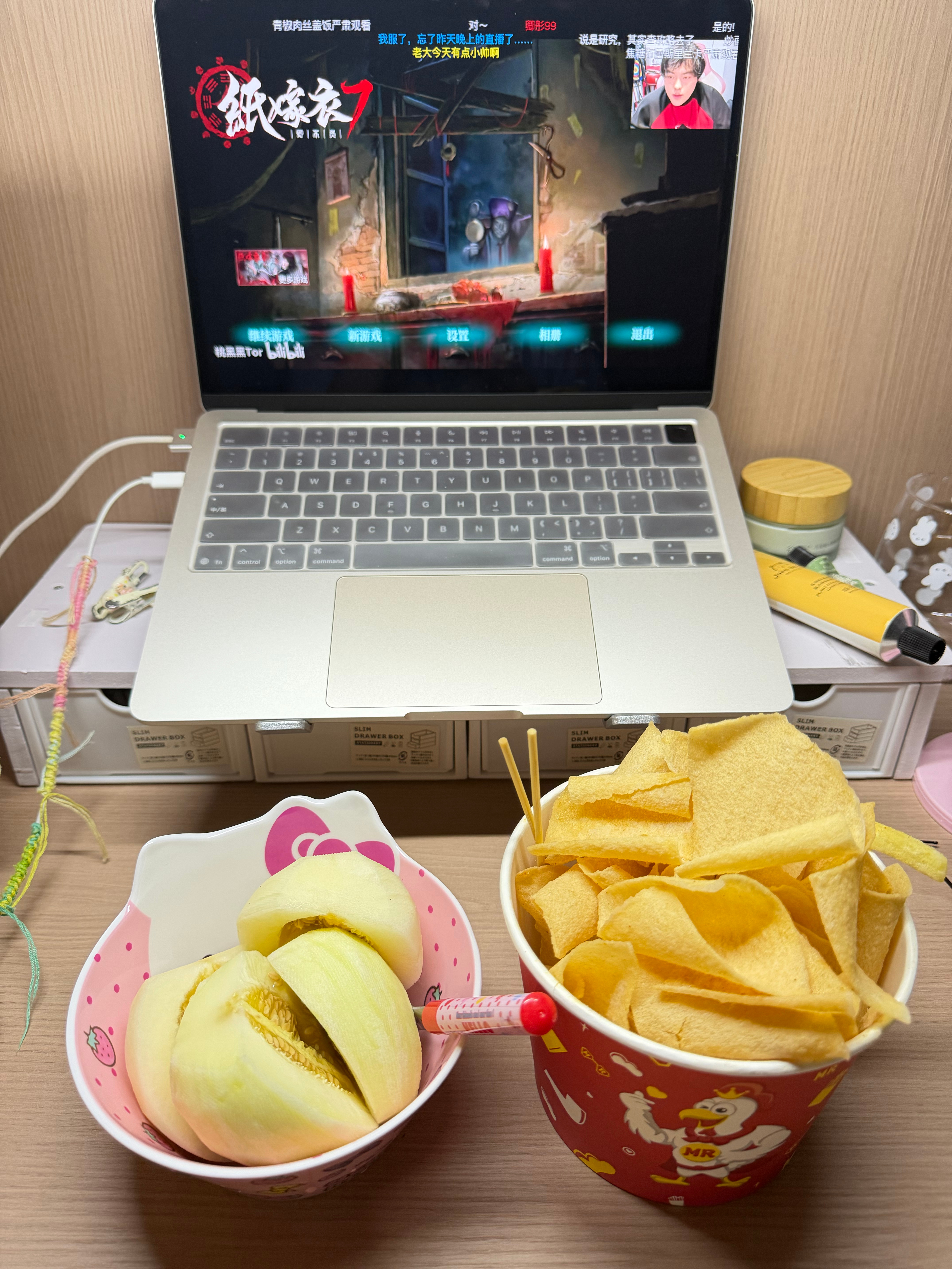 实习第一天 下班想点一百个外卖最终忍住了。我的冰箱你快点到吧 ^ ^ 