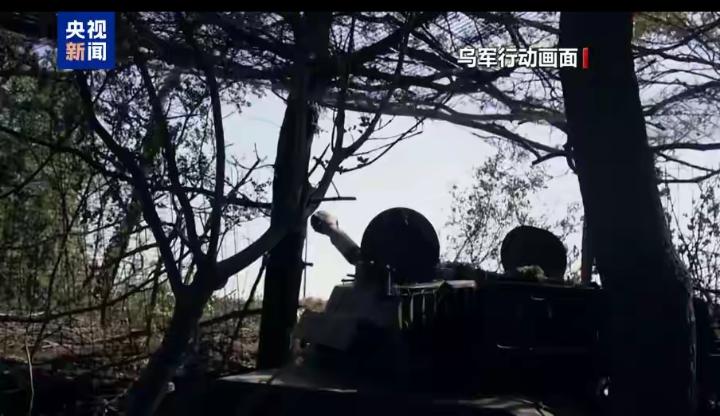 俄乌远程打击全面升级！俄军空袭乌138区，乌无人机突袭俄输油站起火
 
当地时间