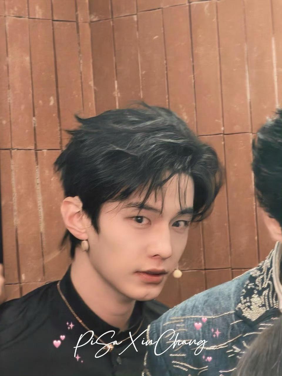 何与这是不是就是传说中的冷脸萌啊