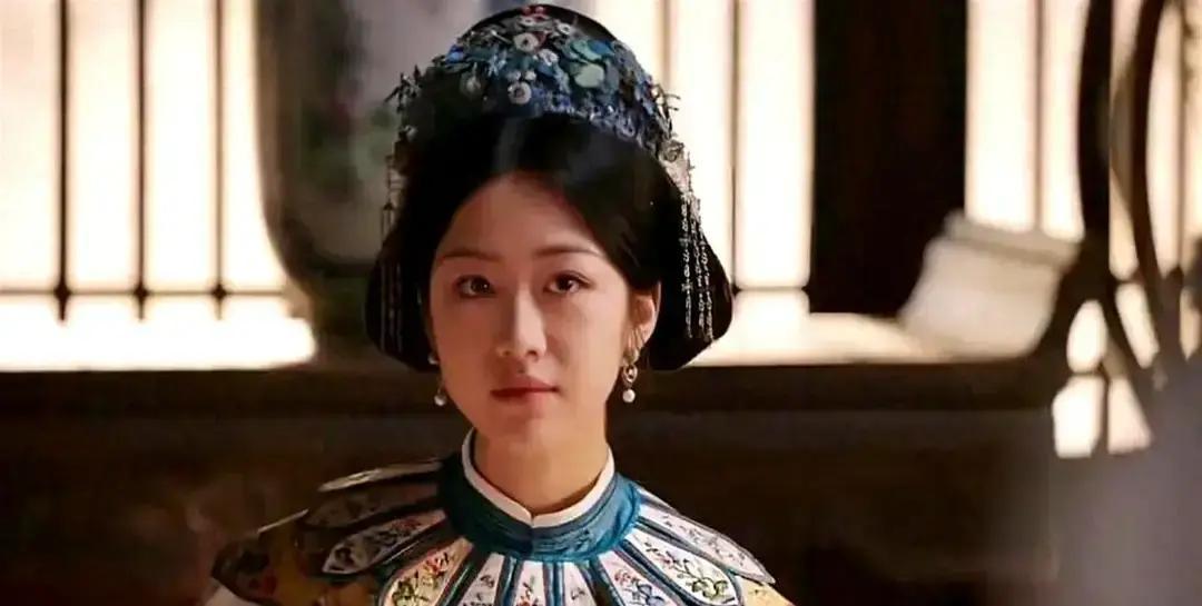 刚追完《大生意人》，我直接地铁老人手机。
 
女主照顾陌生男主十几天，转头就把青