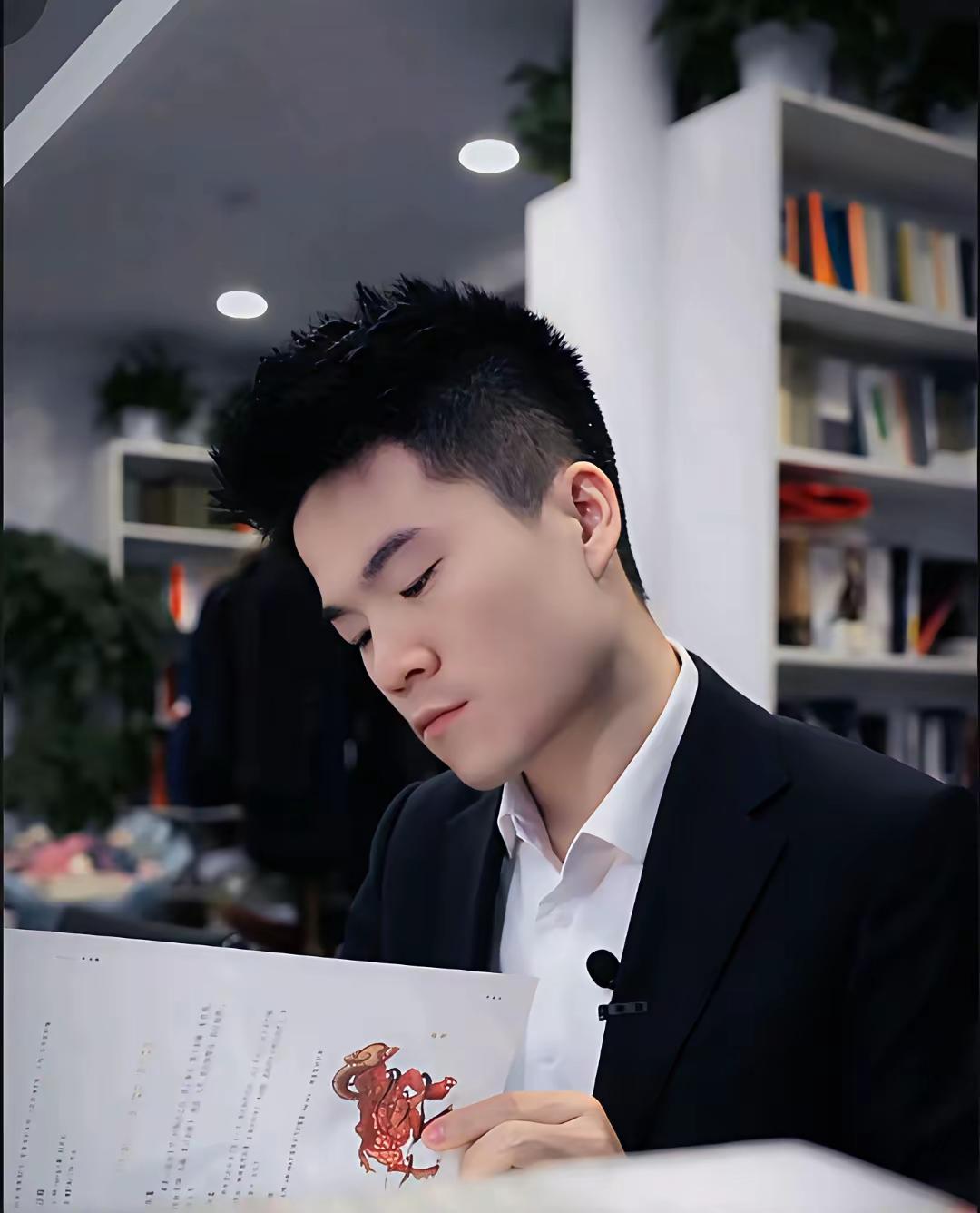 如何用几个字概括形容? 
为什么愚蠢的人去扣字眼500遍，“一望二三里，烟村四五