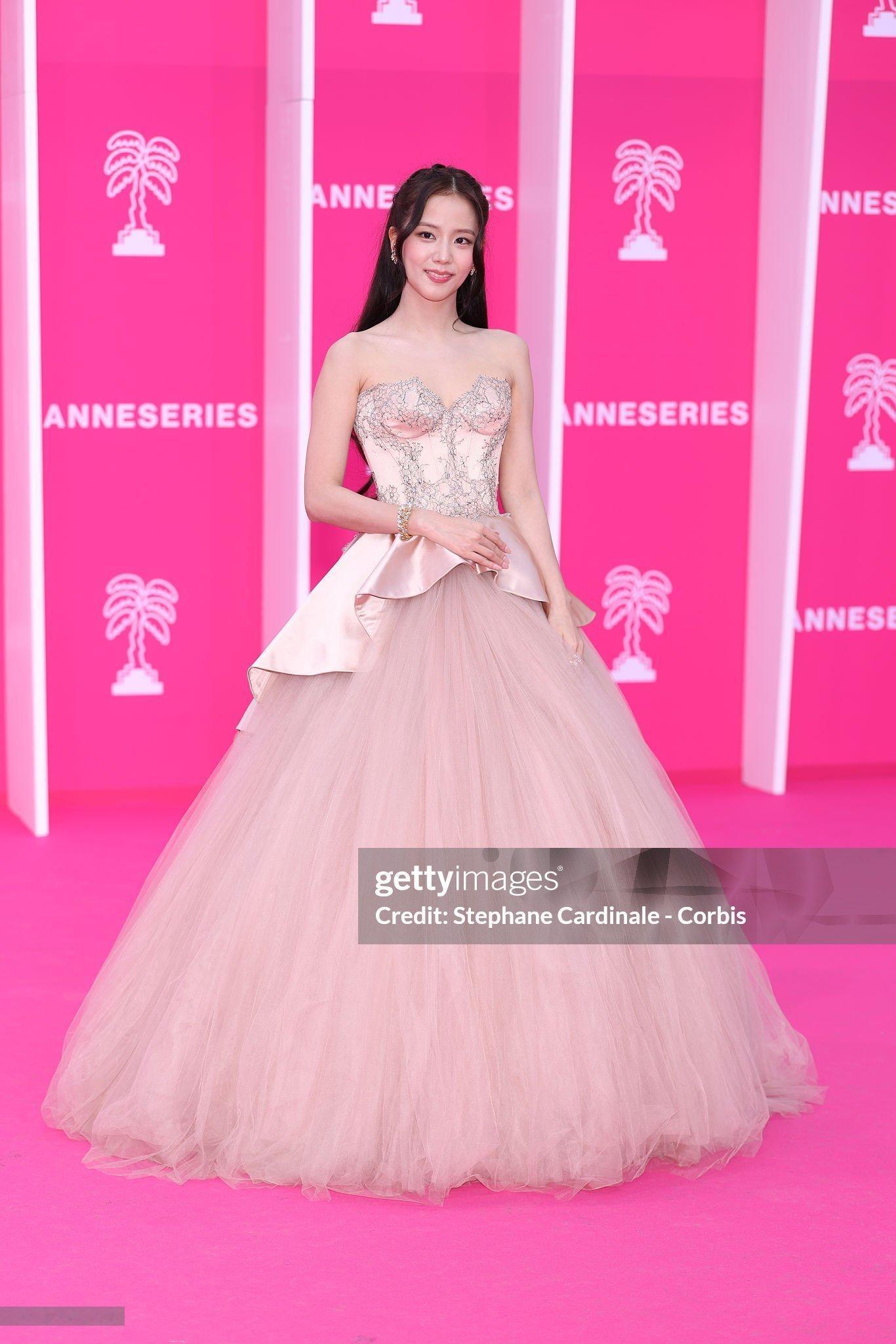 金智秀Jisoo  x  戛纳国际电视剧节Jisoo出席戛纳国际电视剧节 红毯活