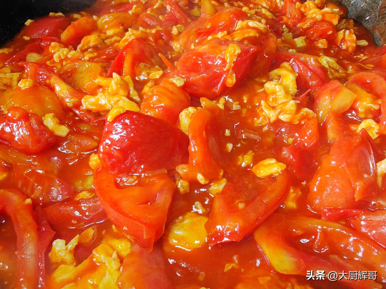 东北盒饭今日菜品：鱼香肉丝、红烧肉、醋溜土豆丝、鸡蛋炒西红柿，两荤两素十三一份，