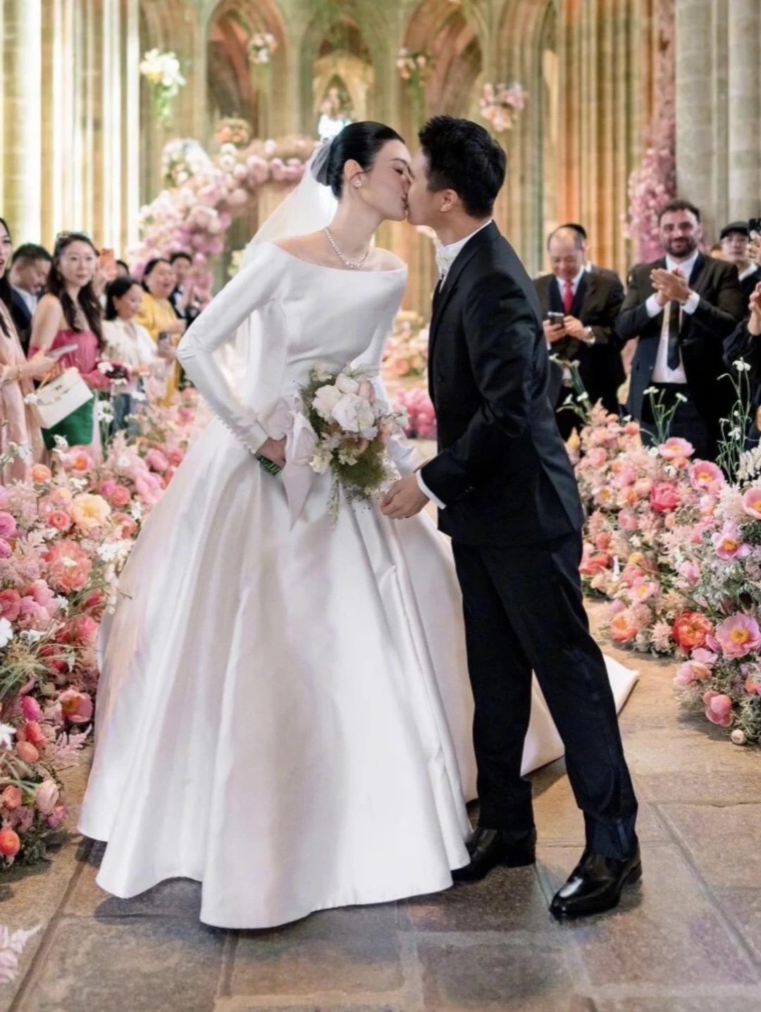 奚梦瑶与何猷君世纪婚礼...