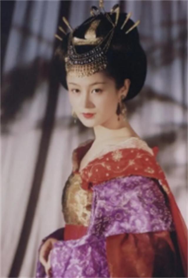 713年，李隆基赐姑姑太平公主自尽，公主长叹说:“三年前我助你杀韦后，立你的父亲