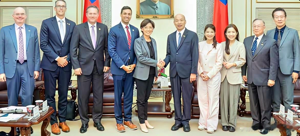 美国联邦众议院近日再次跨党派组团窜访台湾，有几点新变化需引起关注。
显然，美国这
