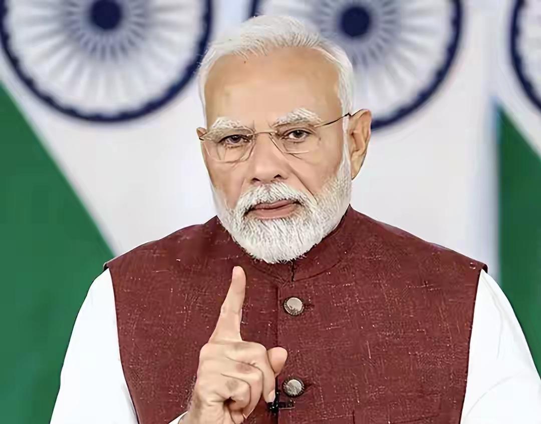 2月7日，印度“光辉”战机坠毁1架，飞行员安全弹射，在“光辉”长达13年的交付周