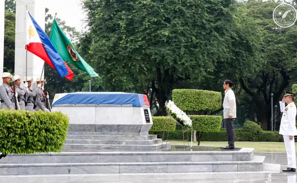 菲律宾总统马科斯以及那个制造冲突的发言人塔里埃拉又在南海问题上大放厥词！

周一