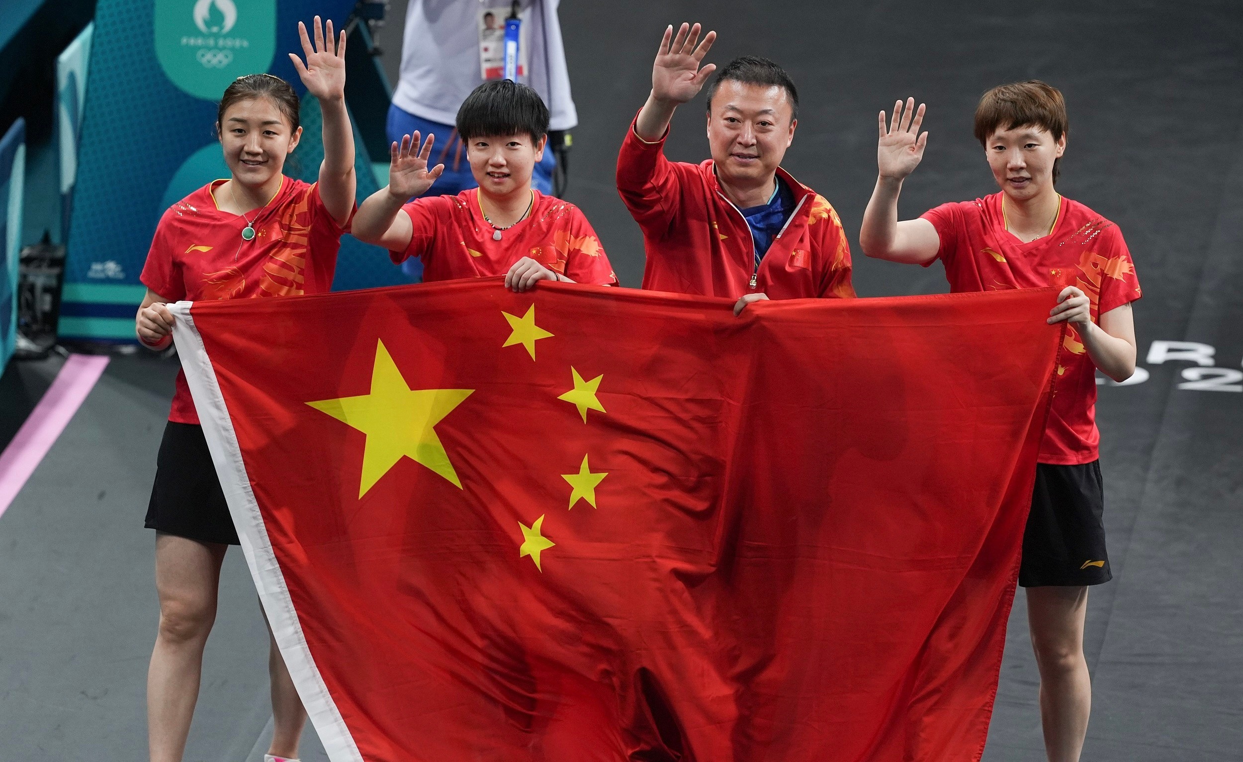 奥运五连冠！孙颖莎、陈梦、王曼昱组成的中国女团3-0力克日本队，中国包揽奥运乒乓