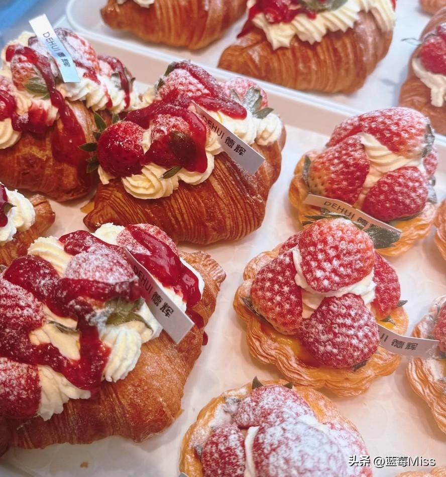 不是抠门，是真的不敢多买了

刚才在小区门口的面包店，买明天的早餐。

挑了一个