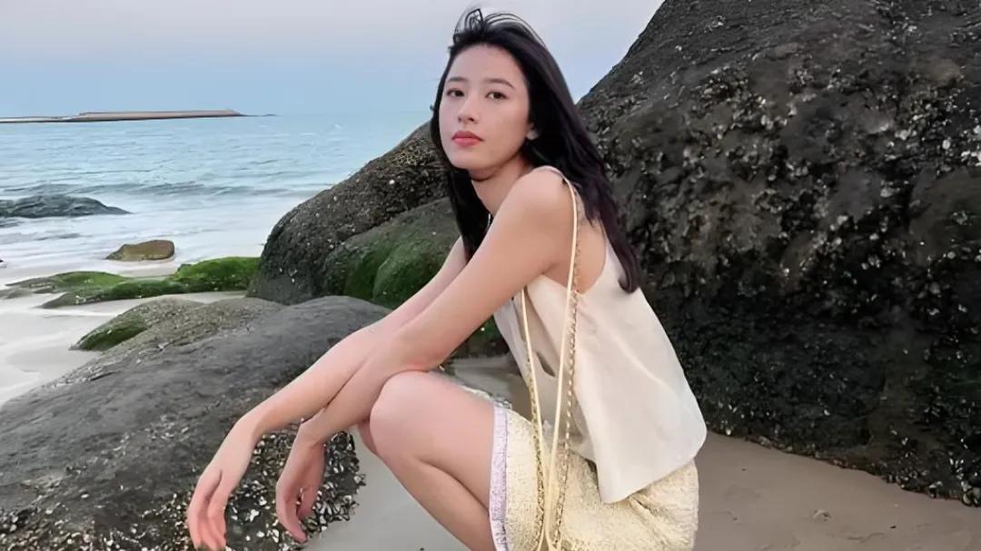周雨彤：娱乐圈的“宝藏女孩”，异性缘爆棚背后的秘密？

周雨彤，这位在娱乐圈中备