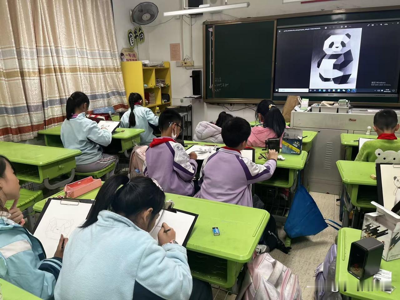 冬日生活打卡季今日素描内容🎨几何体熊猫🐼练习，带领小朋友一起学习，重点练习造