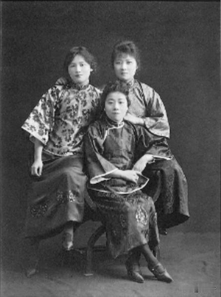 宋氏三姐妹，有“姑姑”版和“侄女”版，她们的嫁人“路径”完全不同。3个姑姑（宋霭