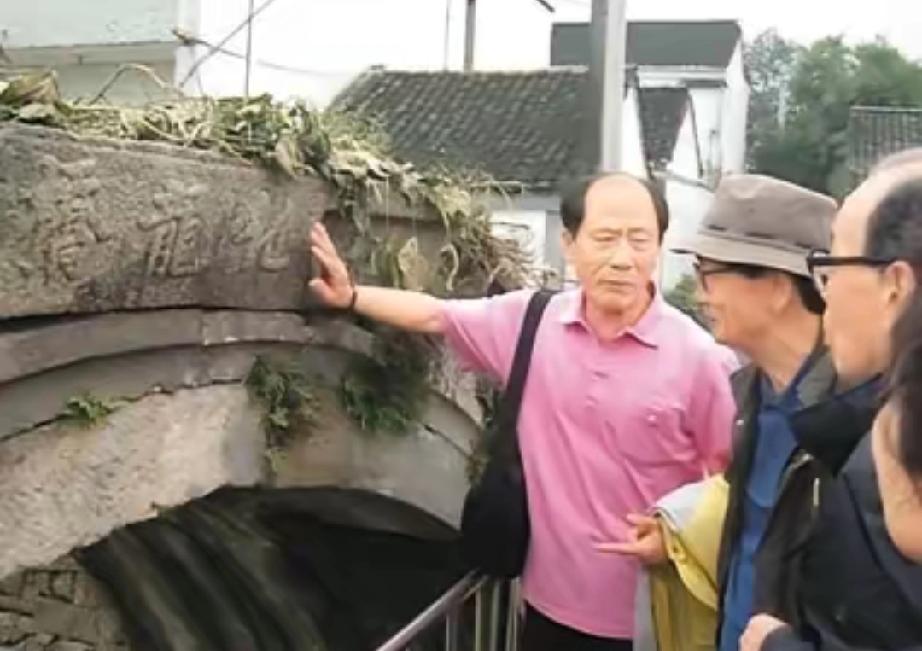 一群韩国老人跪在浙江湖州的古桥边嚎啕大哭，只因桥名和族谱上记载的一模一样 —— 