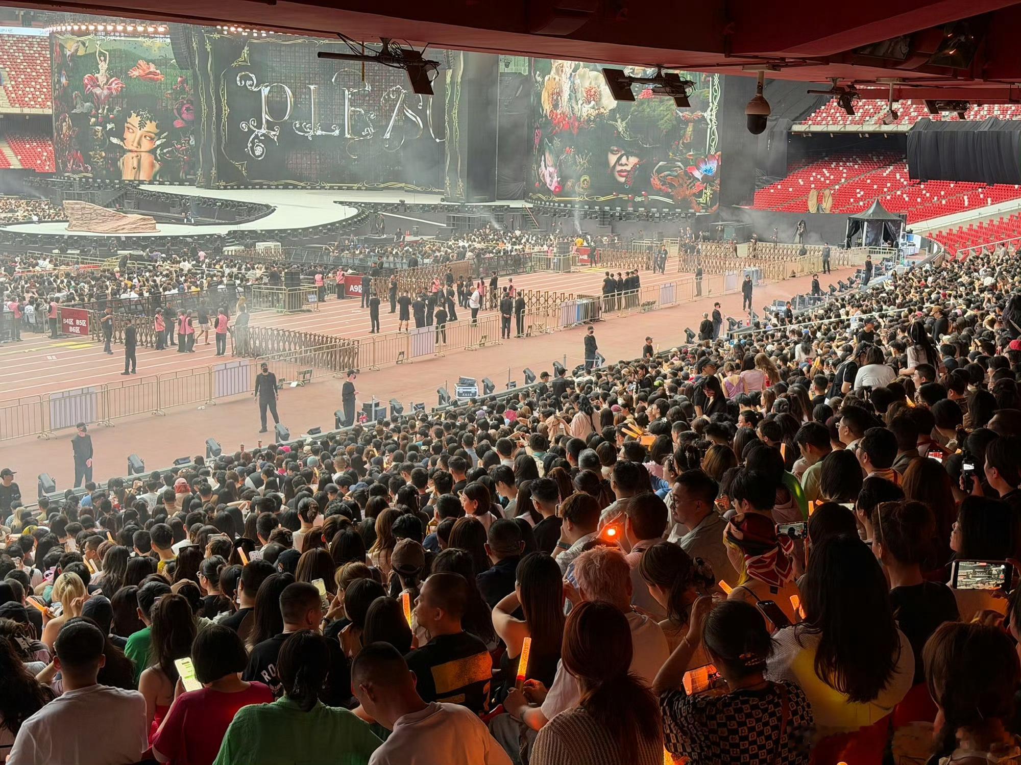 蔡依林鸟巢上座率 近十万人的场馆满满当当，上座率写下传奇，蔡依林就是票房保障🌟