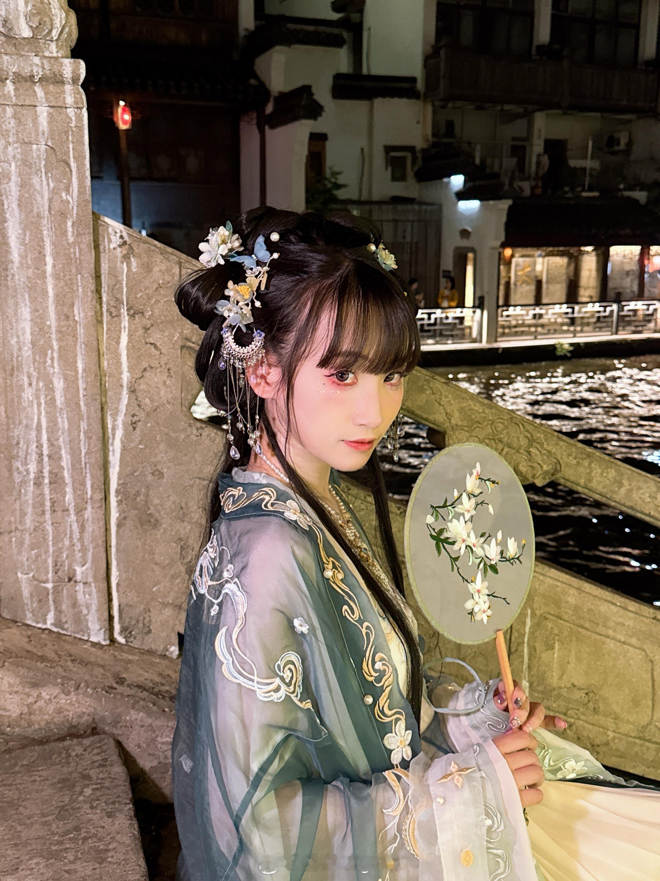夜泊秦淮汉服[超话]  ​​​