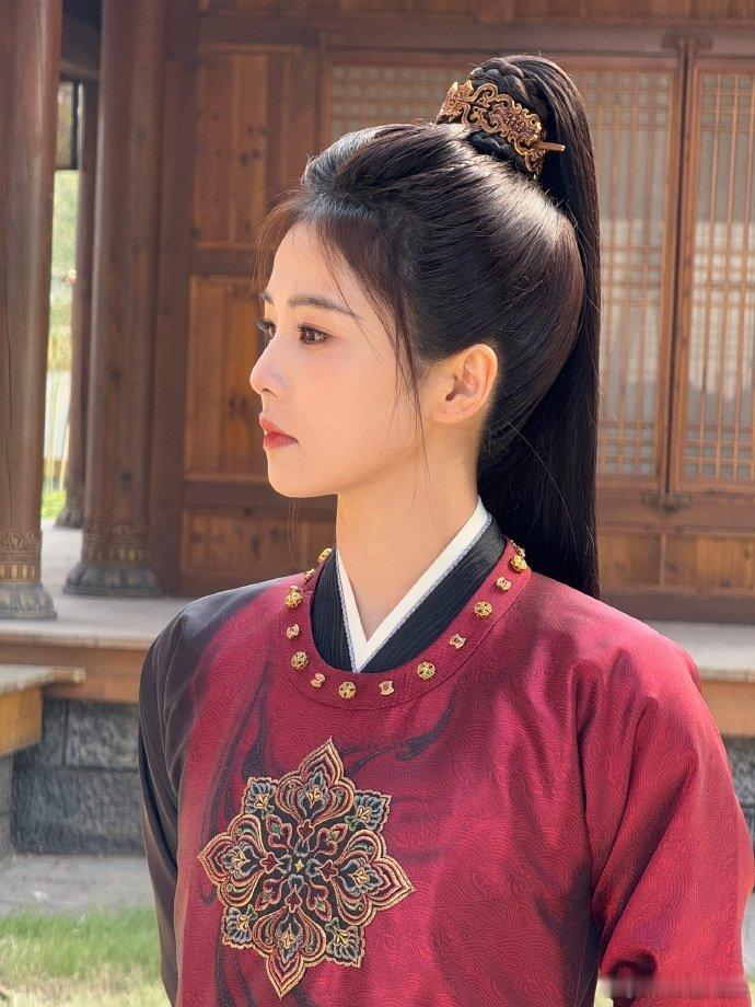 唐宫奇案 我的评分：白鹿熬夜追平唐宫奇案唐宫奇案白鹿自己都熬夜追剧，可见👖《唐