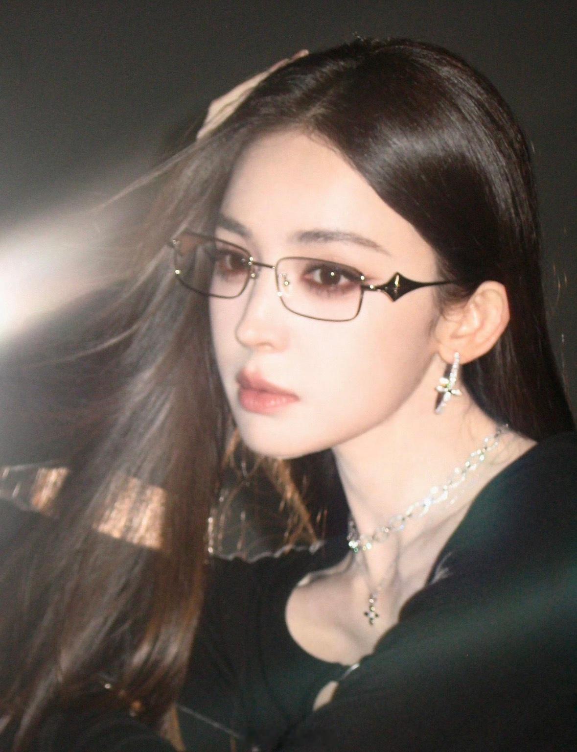 娜扎才是真正的爽文大女主...这张脸这双手都是稀有品的存在！导演们请给内娱敬业的