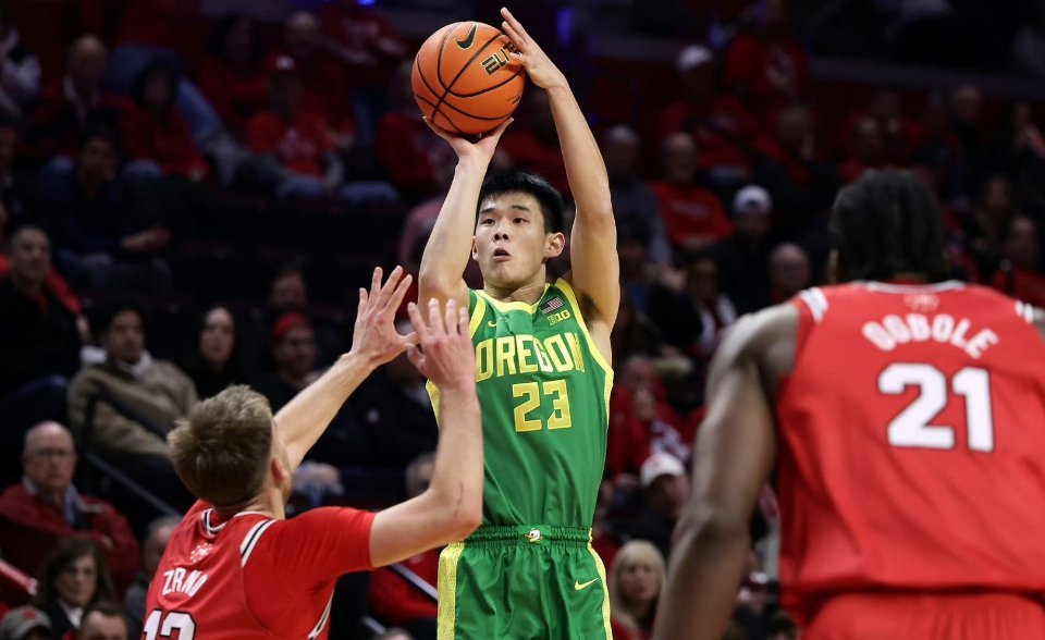 林葳NCAA绝平三分前一场比赛中场三分，上一场比赛投中3➕1  我就知道手感差不